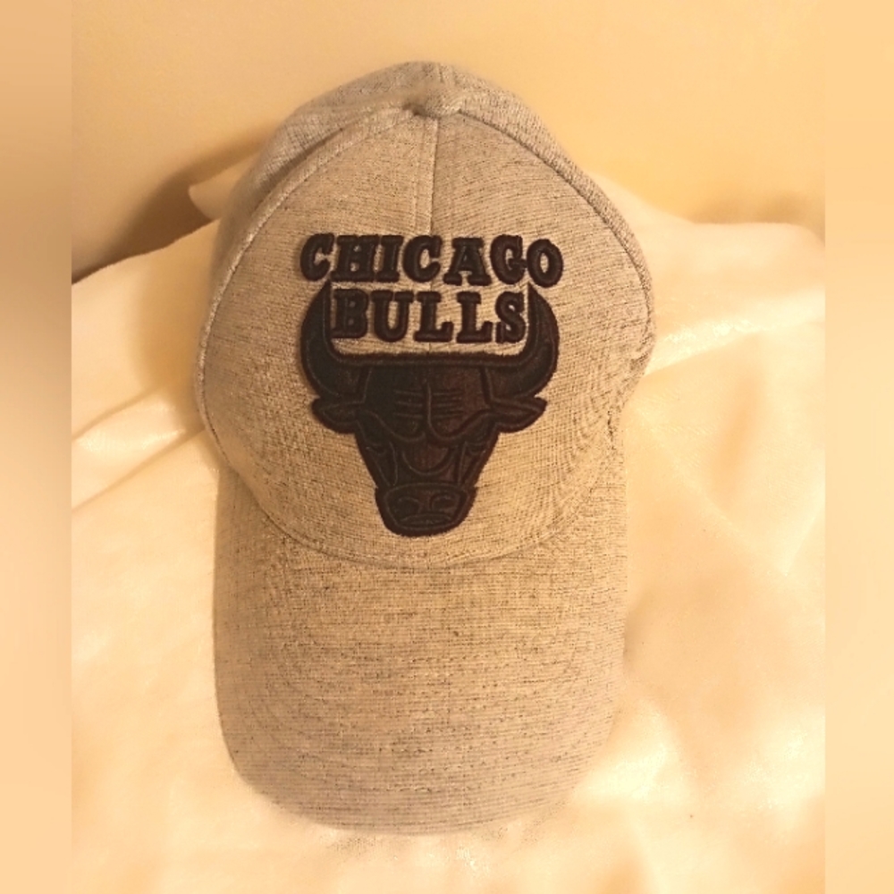 Ultra Game NBA gray black Chicago Bulls Basketball hat OS